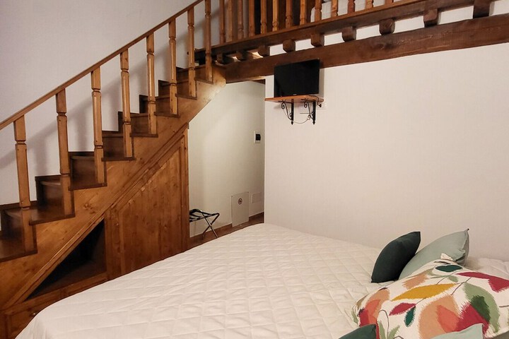 Room 8 of 28
