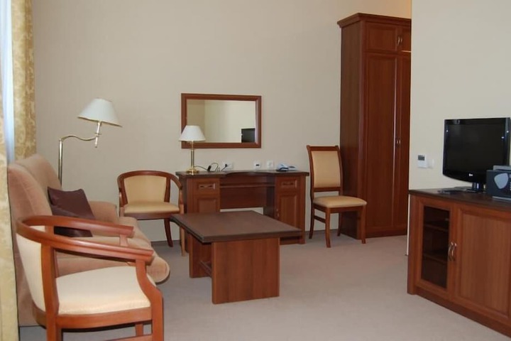 Room 28 of 61