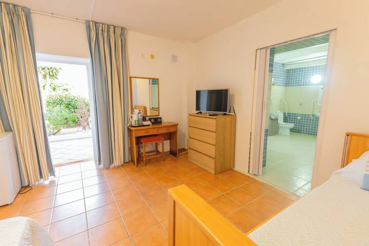 Room 6 of 65
