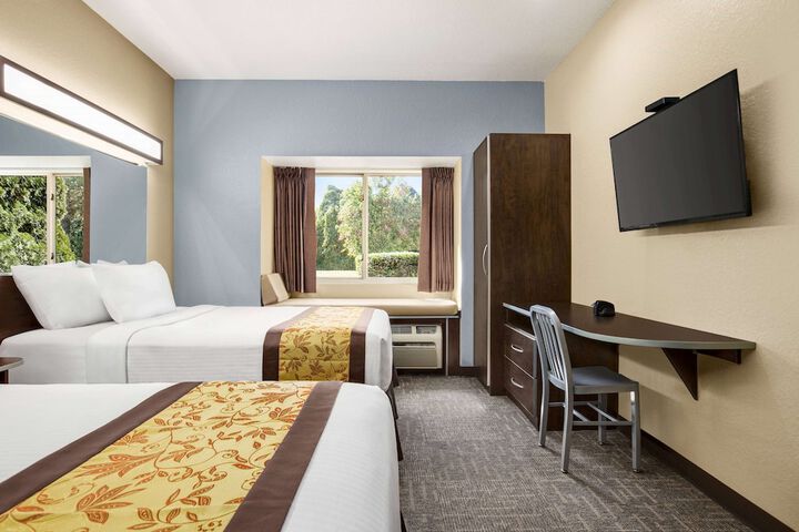 1 Queen Bed (6 of 27)