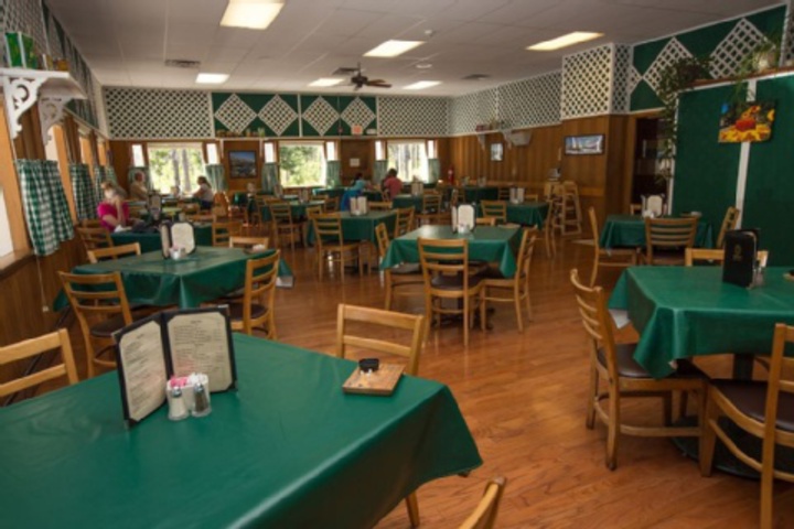 Dining 23 of 24