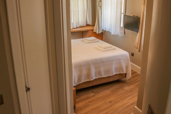 Room 9 of 50