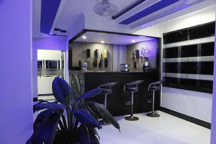 Lounge 80 of 94