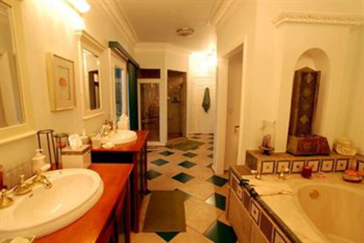 Room 10 of 61