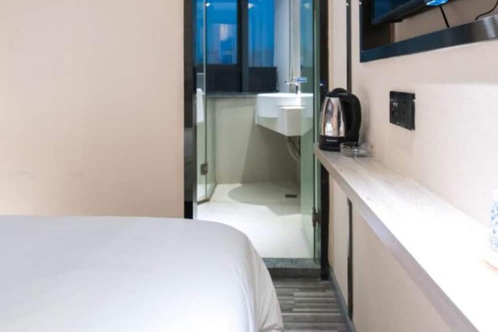 Room 9 of 23