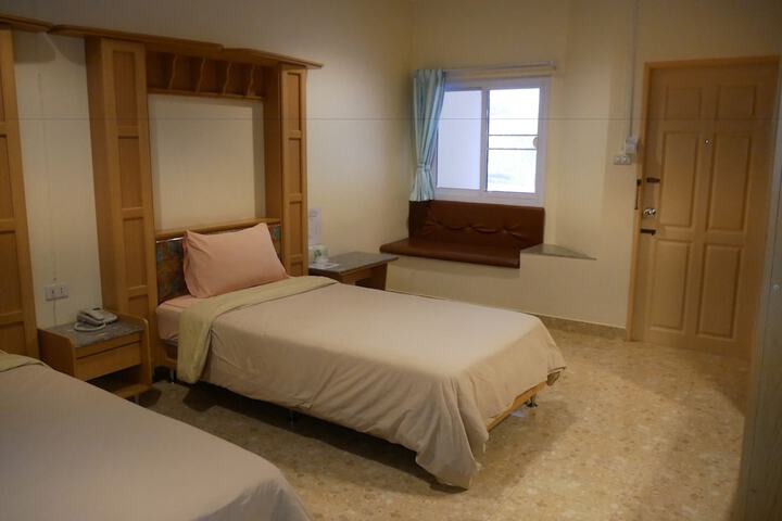 Room 27 of 32