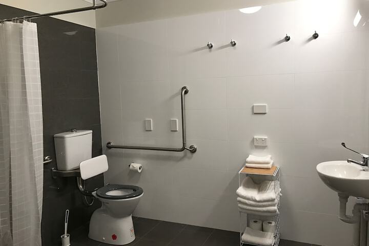 Room 22 of 40