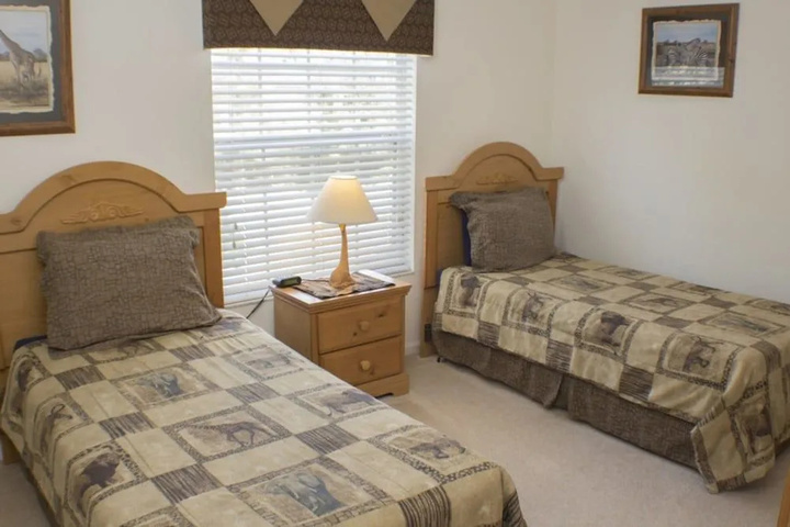 Room 4 of 18