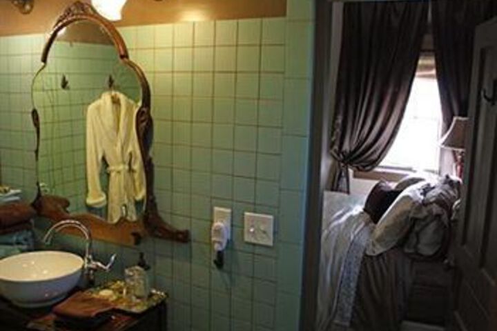 Room 2 of 17