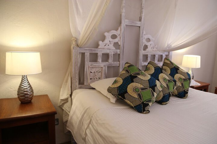 Room 13 of 33