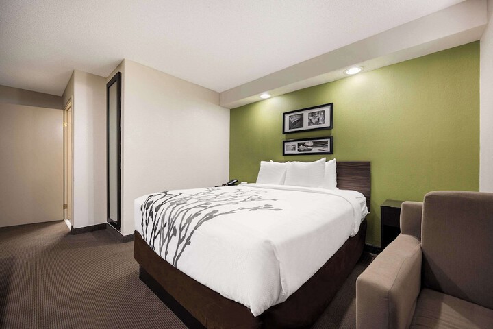 Queen Bed Accessible (13 of 16)