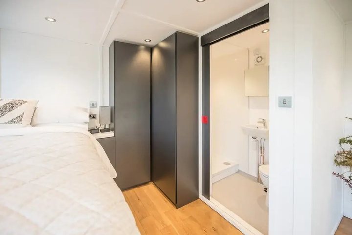 Room 3 of 11