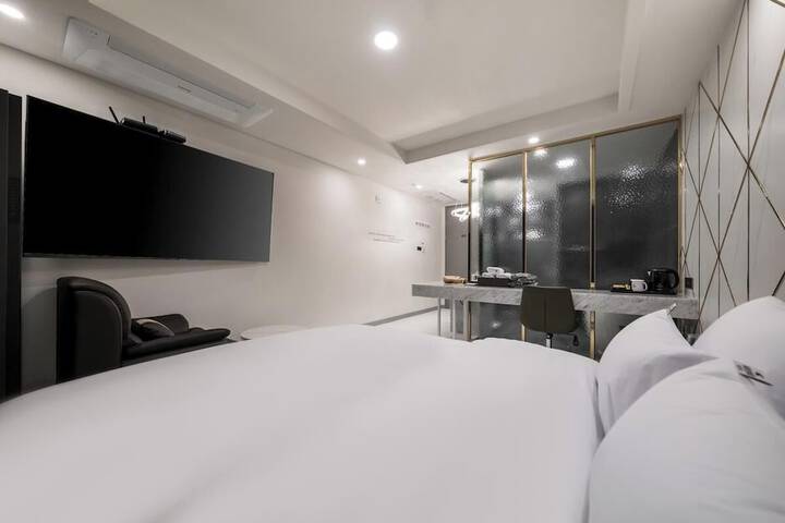 Room 2 of 42