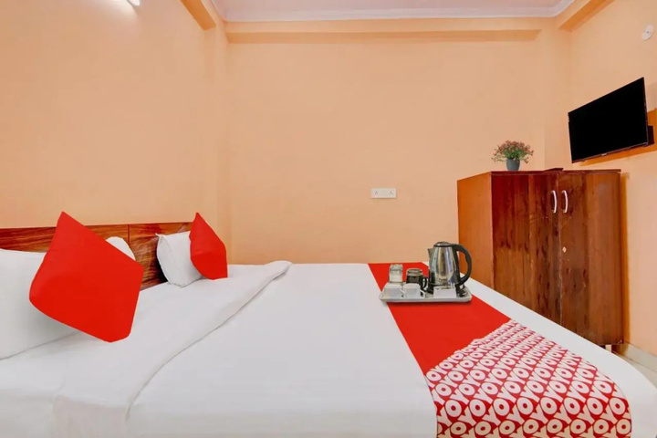Room 4 of 13