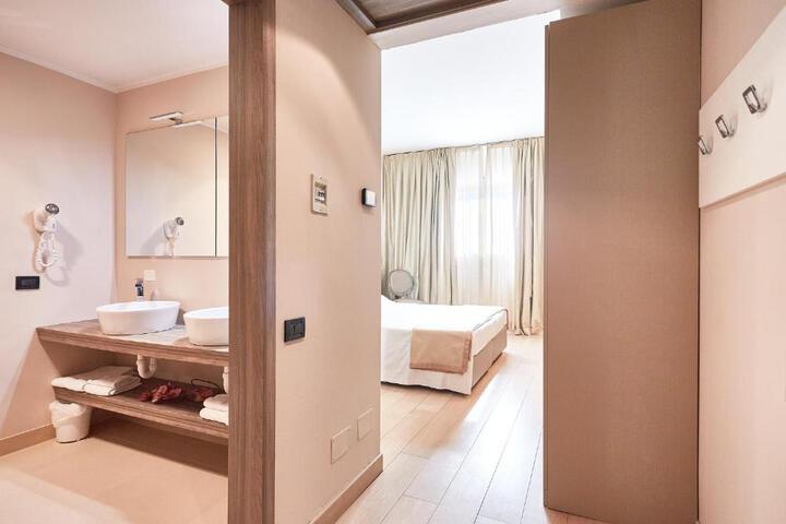 Room 2 of 23