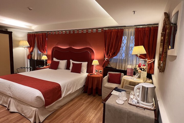 Room 77 of 290