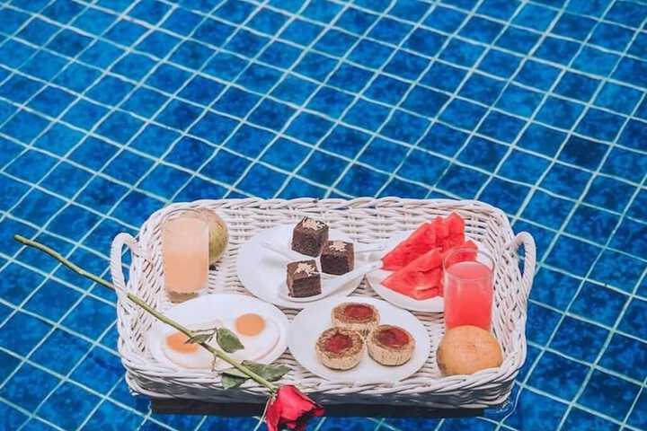 Hotel Pool