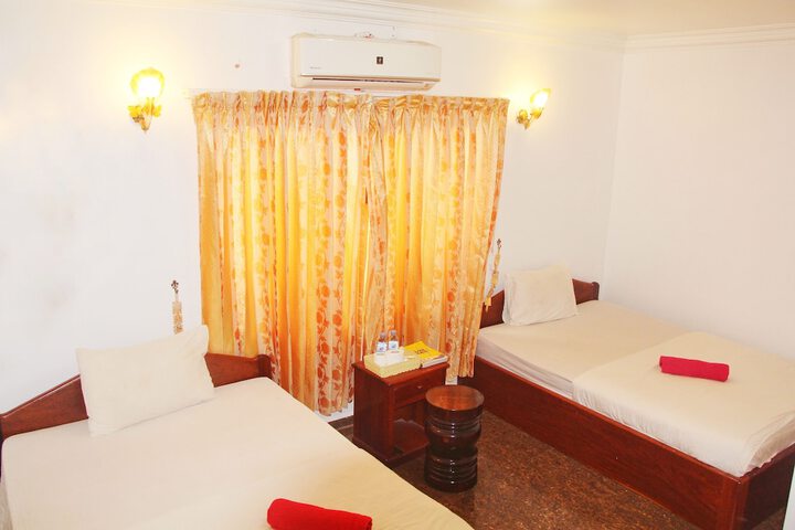Room 13 of 38
