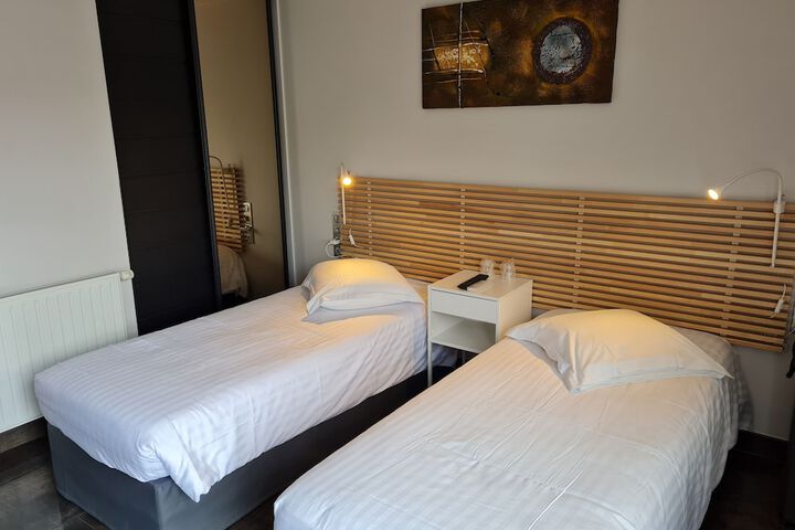 Room 5 of 18