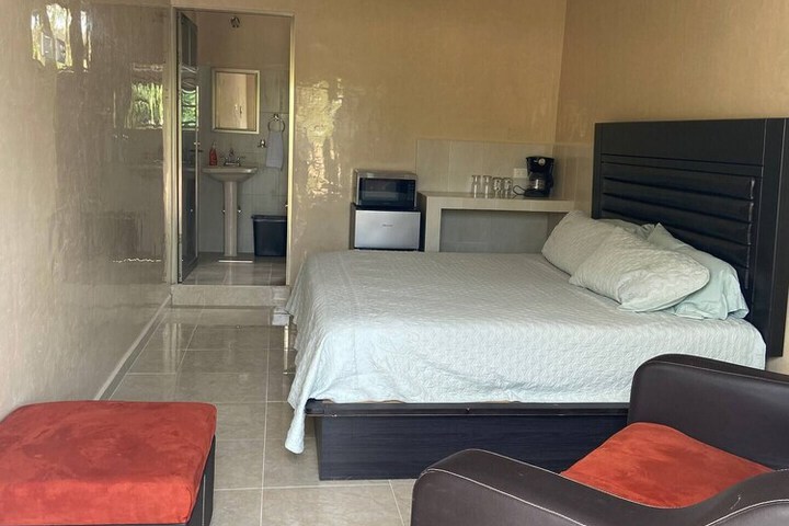 Room 9 of 38