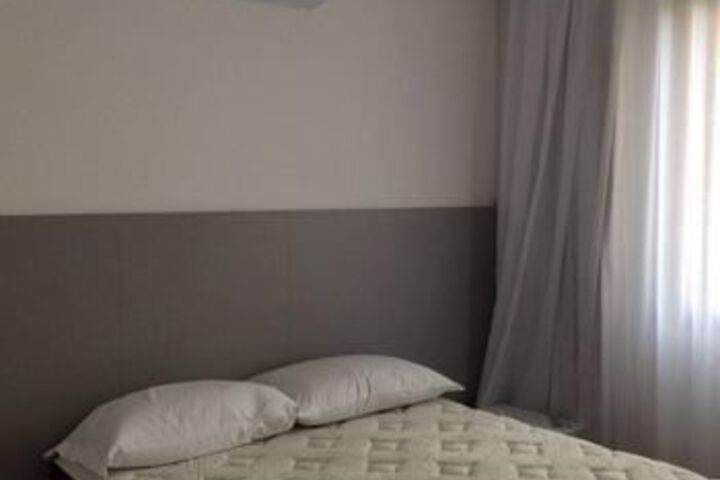 Room 9 of 15
