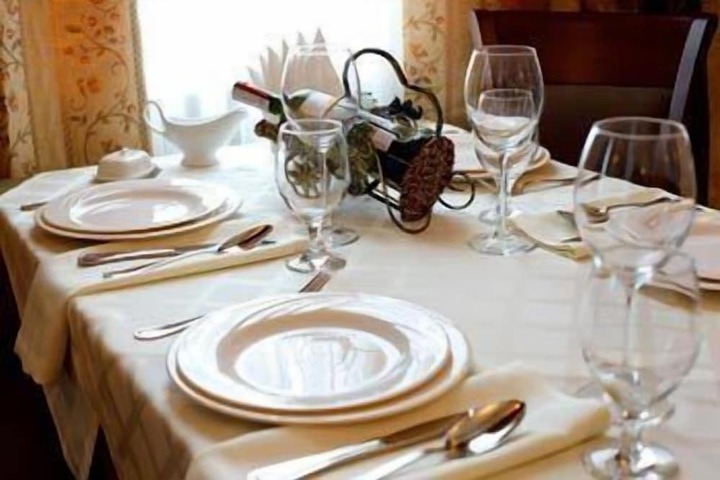 Dining 36 of 52