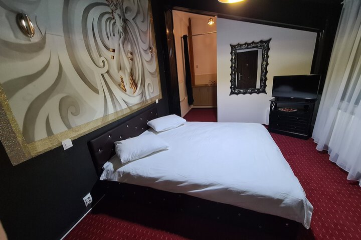 Room 11 of 11