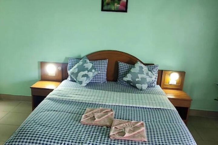Room 33 of 77