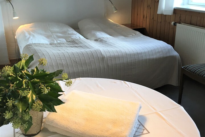 Room 3 of 28