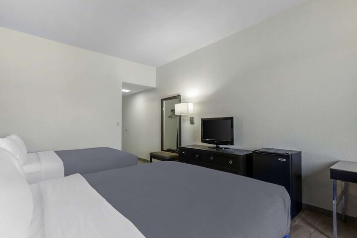 Room 14 of 33