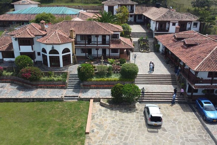 Exterior of Club Campestre El Bosque de la Villa