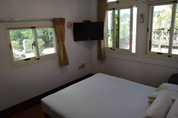 Room 14 of 42