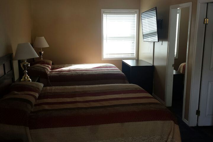 Room 3 of 8