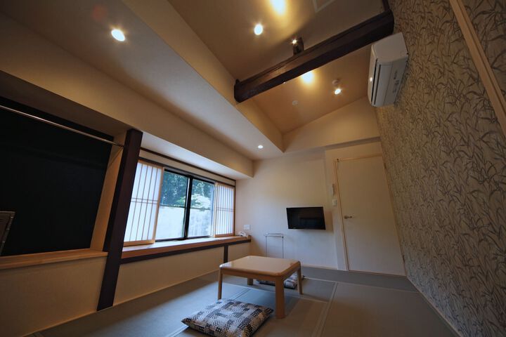 Room 11 of 83