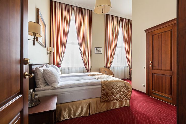 Room 16 of 47