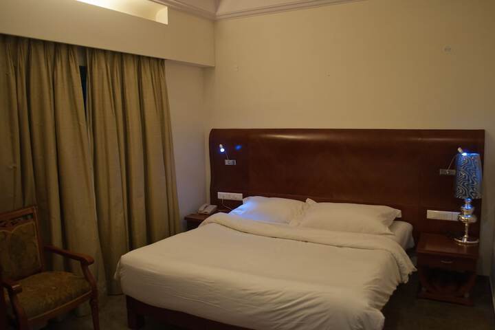 Room 3 of 35