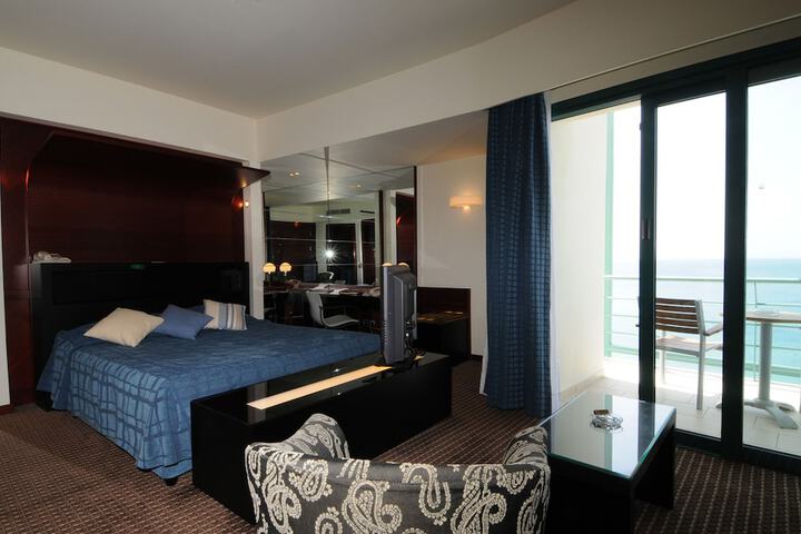Room 7 of 60