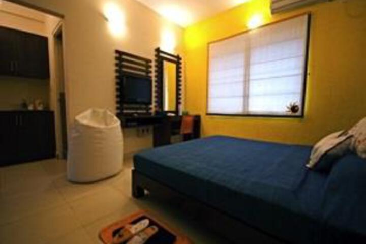 Room 2 of 5