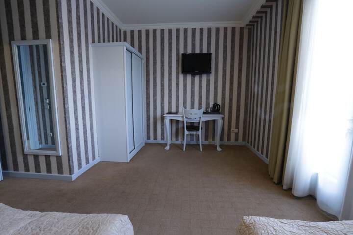 Room 42 of 90