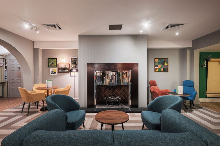 Lounge 113 of 134
