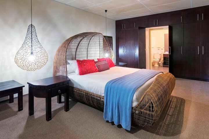 Room 8 of 28