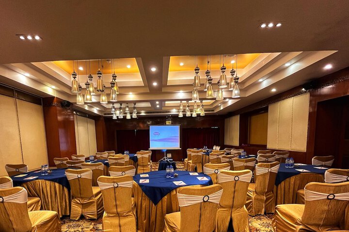Ballroom/Hall 108 of 121