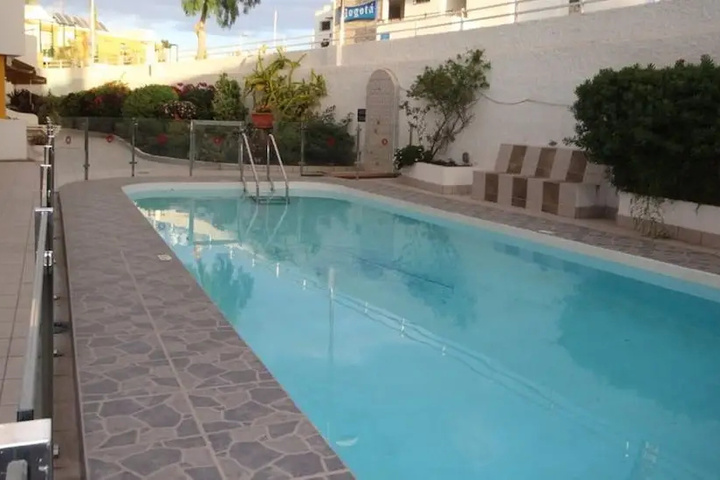 Pool 10 of 13