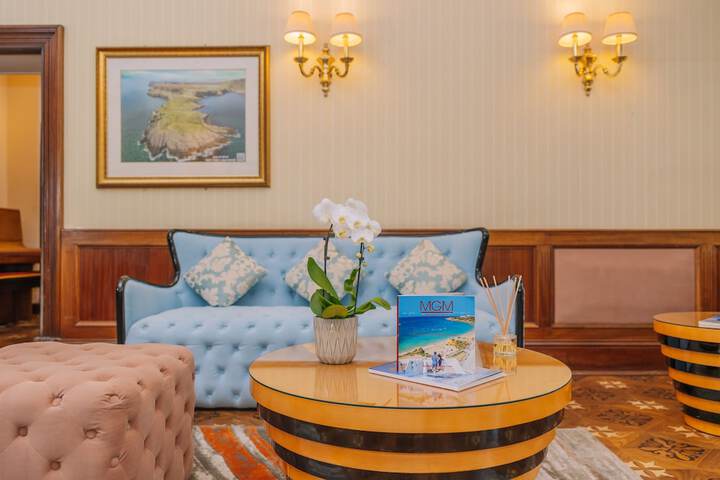 Entrance & Lobby