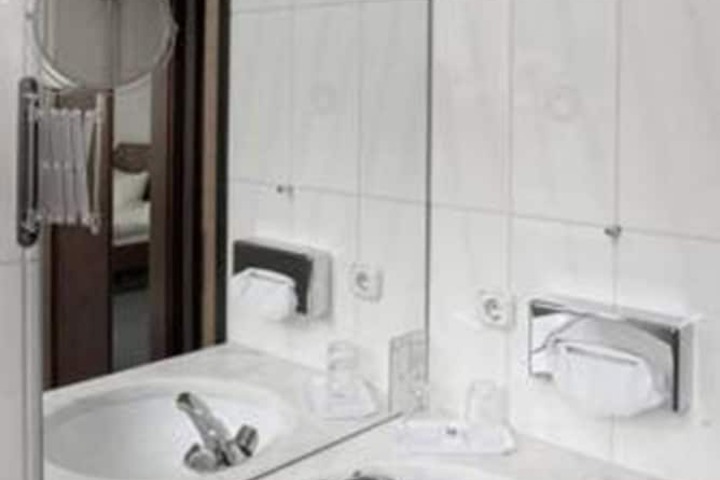 Bathroom sink