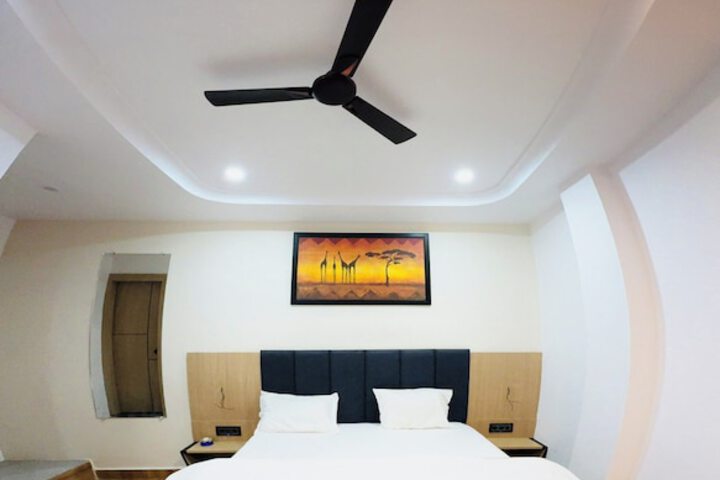 Room 13 of 26