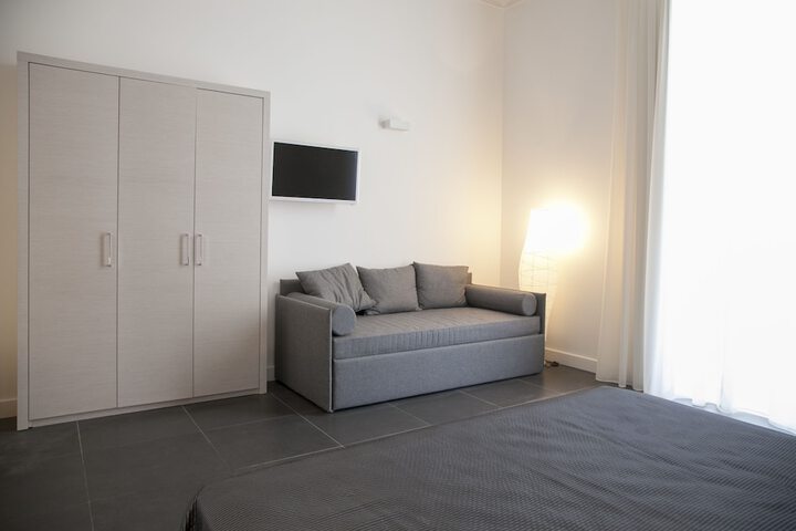 Room 8 of 50