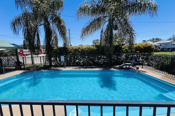 Pool 24 of 31