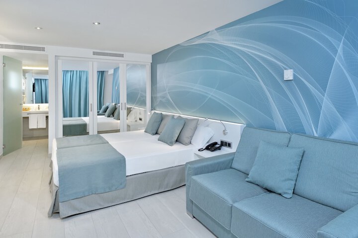 Room 3 of 37