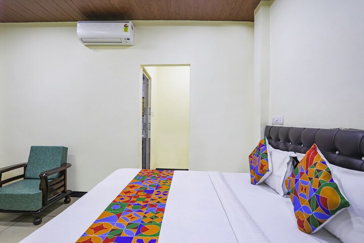 Room 18 of 28
